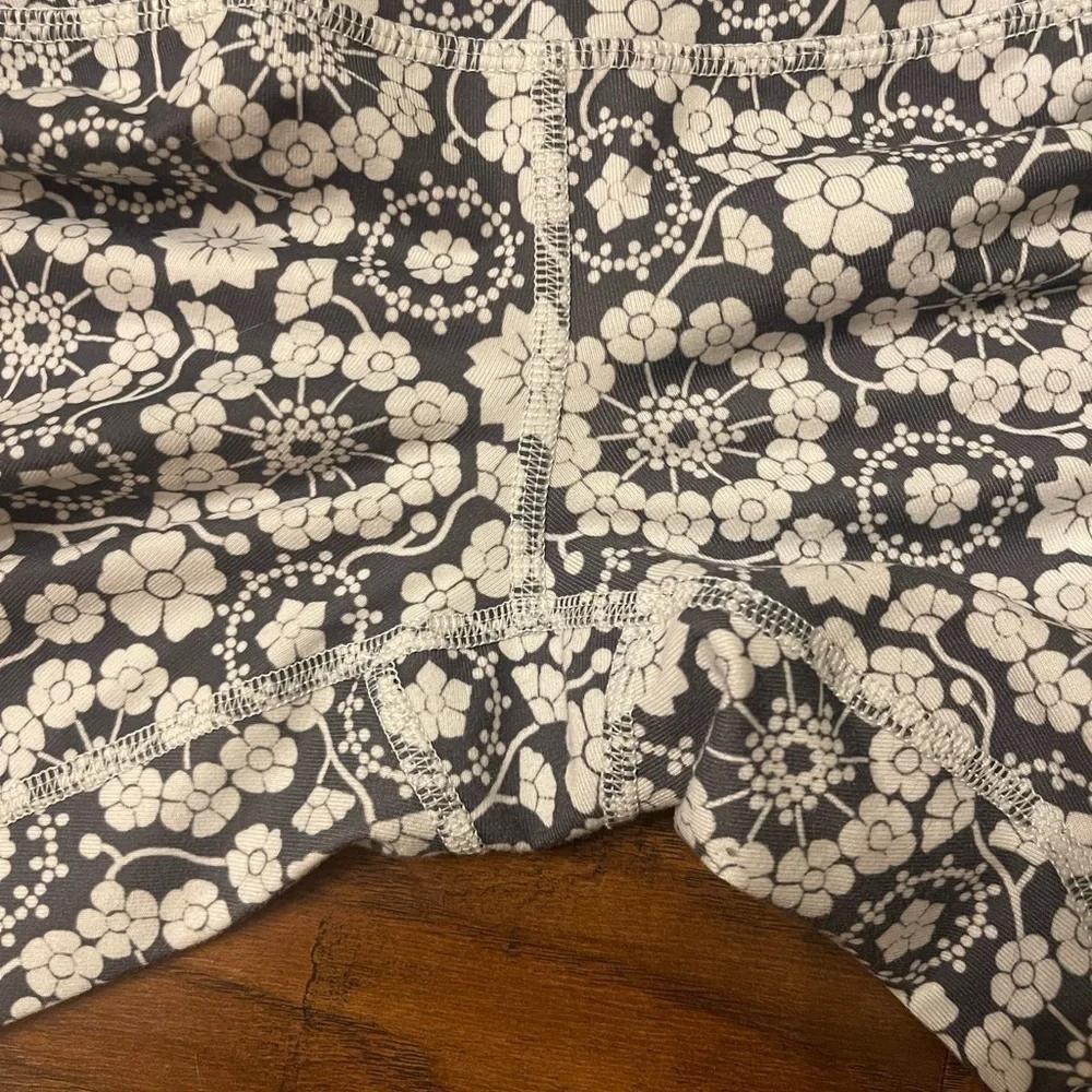 Lululemon Wunder Under Twiggy Floral Size 6